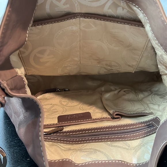 Michael Kors Uptown Astor Leather Bag in excellent pre owned condition - Picture 9 of 16